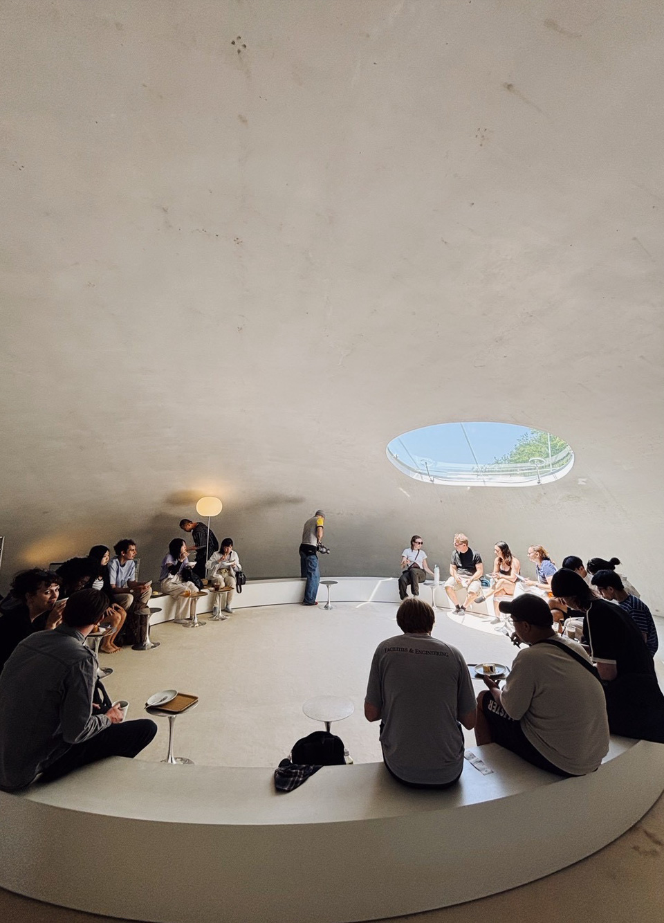 豊島美術館