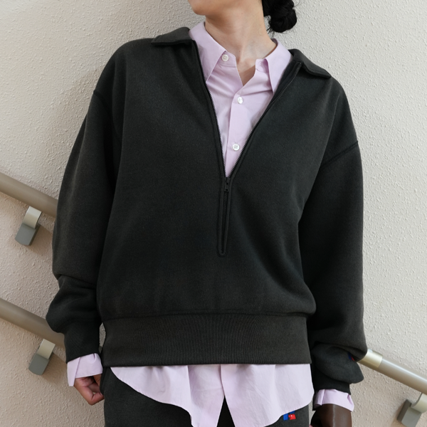 RUSSELL OVER HALF ZIP SWEAT/SOPHIE TALKS ABOUT THE WEATHER